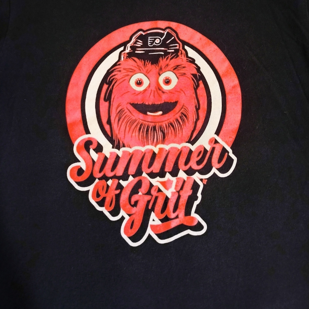Philadelphia Flyers Gritty shirt size medium